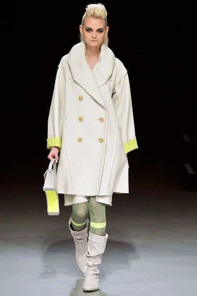 Look 19